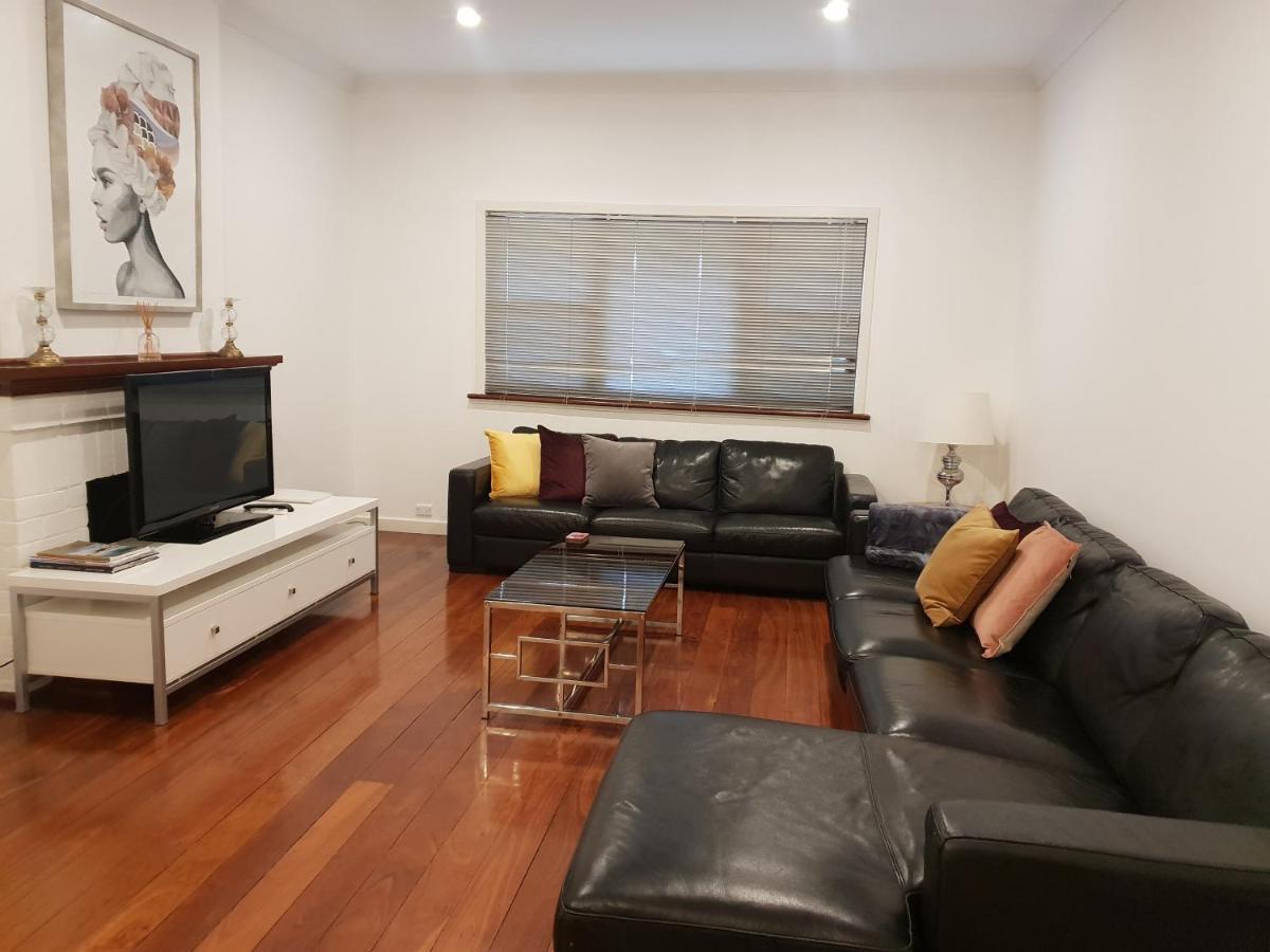 Leisurely Manor - Spacious Three Bedroom Home In Fremantle Bagian luar foto