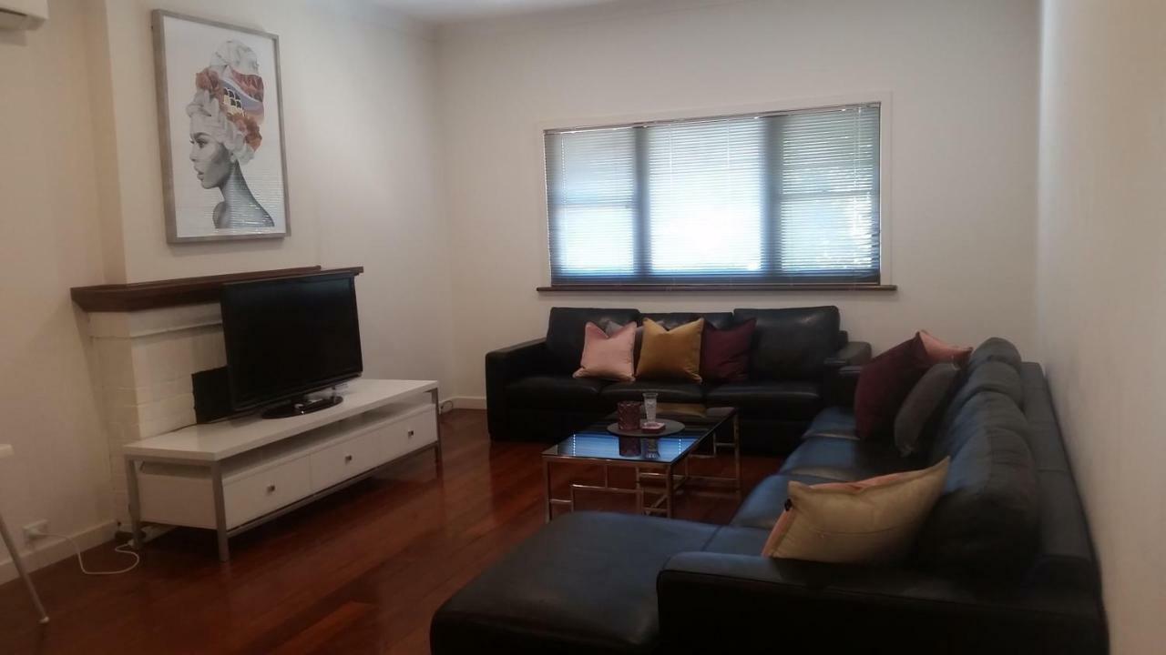 Leisurely Manor - Spacious Three Bedroom Home In Fremantle Bagian luar foto